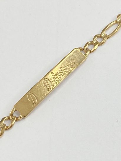 Bracelet d'identité or avec inscription cassé...