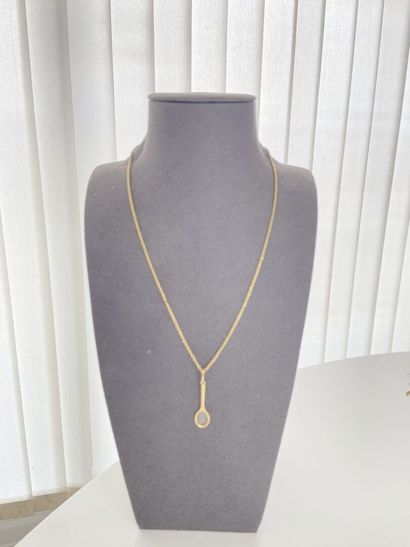 47 cm twisted-link necklace with a racket-shaped...