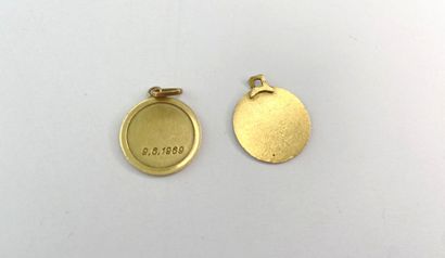 2 gold medals inscribed with 