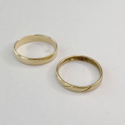 2 deformed gold wedding rings, size 57, 4.88...