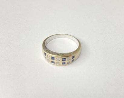 Bague or gris diamants et saphirs* dgt 64...