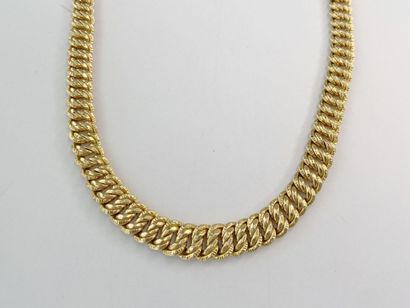 Gold curb chain necklace, 48 cm long, 33.40...