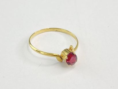 Gold ring with garnet stone**, size 57, 1.13...
