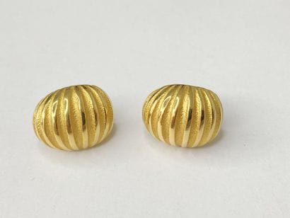 Paire de clips d'oreilles ciselés AC 6,13...
