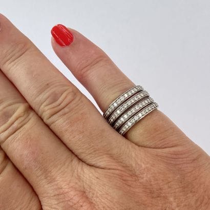 Bague or gris pierres** sur 4 rangs dgt 51...