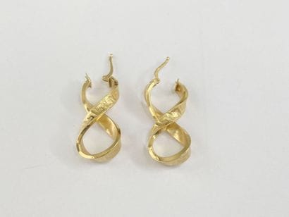 Pair of gold earrings, 2.13 grams