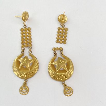 Paire de boucle d'oreilles or avec pampilles...