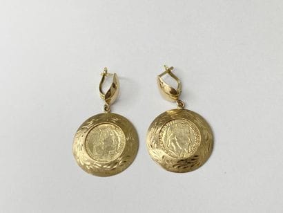 Pair of gold earrings, 9.31 grams