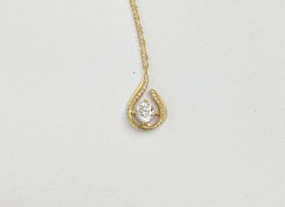 42 cm curb-link necklace with white stone**...