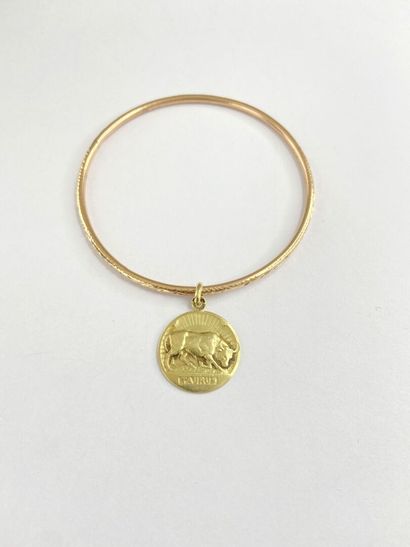 Bracelet or ciselé avec médaille 6 cm AC...