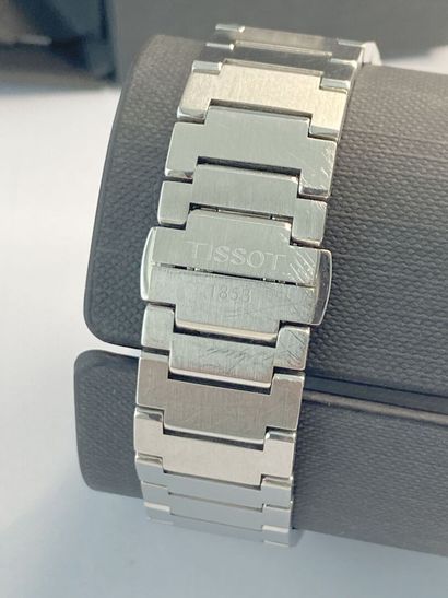 Montre bracelet d'homme en acier, modèle...