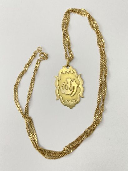 Collier maille torsade 52 cm et médaille...