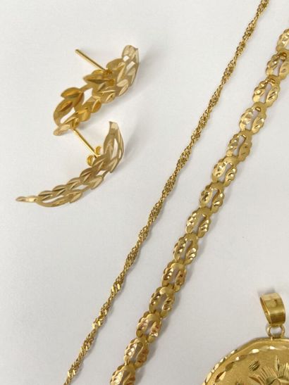 Ensemble de bijoux or 56,53 gr : 2 colliers...