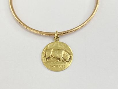 Bracelet or ciselé avec médaille 6 cm AC...
