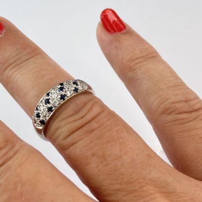 Bague or pavage pierres** dont bleues dgt...