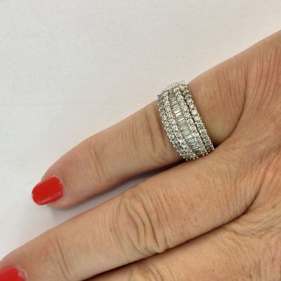 Bague or gris pavage pierres** dgt 53 C 6,93...
