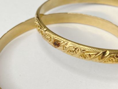 2 bracelets or ciselés 6,5 cm AC 28,32 g...