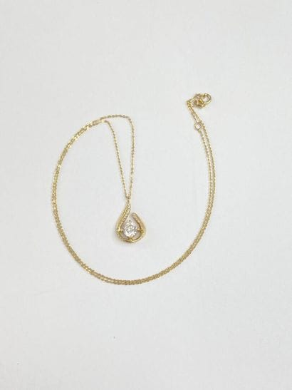 42 cm curb-link necklace with white stone**...