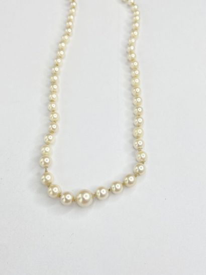 Collier de perles* chute, fermoir or avec...