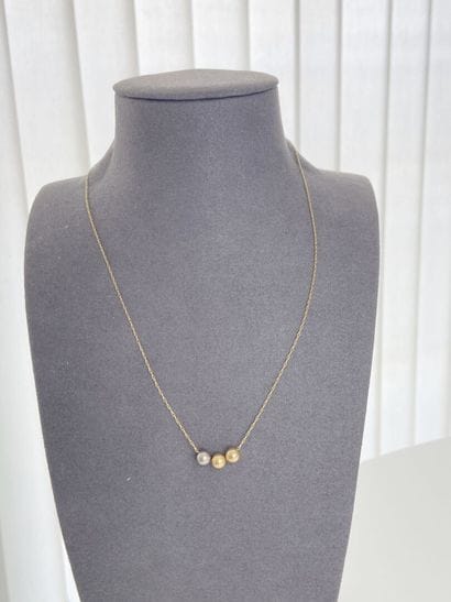 Necklace with 3 gold beads, 1.41 g