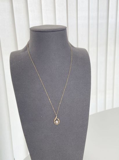 42 cm curb-link necklace with white stone**...