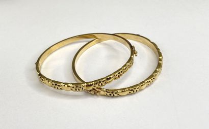 2 bracelets or ouvragés articulés 5,5 cm...