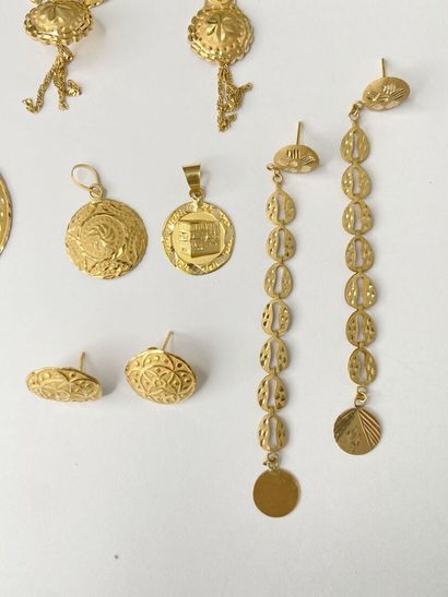 Ensemble de bijoux or 56,53 gr : 2 colliers...