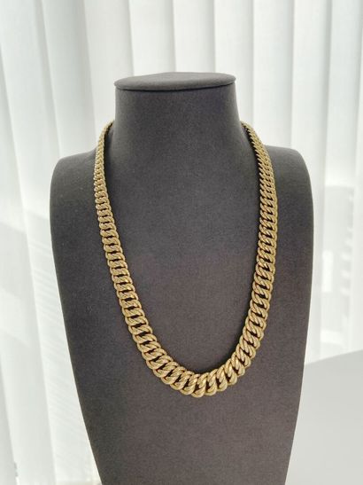 Gold curb chain necklace, 48 cm long, 33.40...