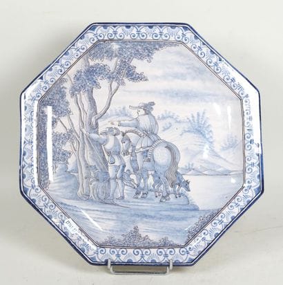 Nevers, Manufacture d'Antoine MONTAGNON (1838-1899).
Plat...