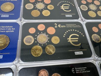 12 coffrets numismatique de pièces en Euro...