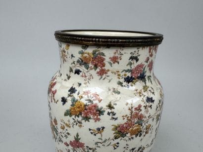 SARREGUEMINES (?).
Fine earthenware vase...