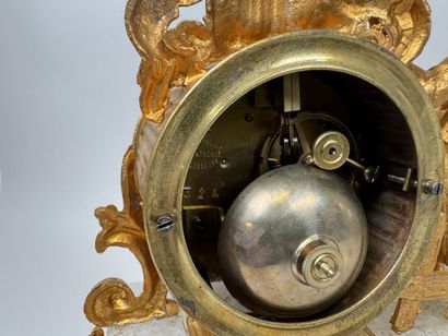 ANGLADE JEUNE à Tours.
Pendule en régule...