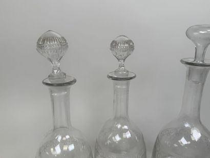 4 carafes en verre pouvant former 2 paires...