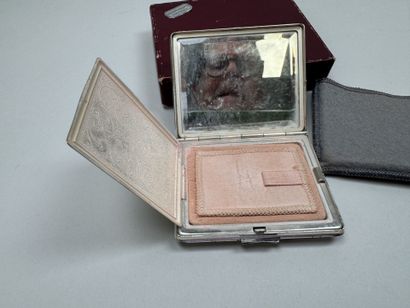 Poudrier rectangulaire en argent 835 millième...