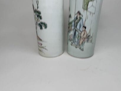 CHINA, 20th century.
Two cylindrical vases...