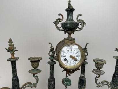 Garniture de cheminée en régule patiné et...