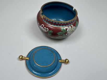 ASIA, 20th century.
Cloisonné enamel ashtray...