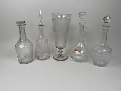A set of 4 crystal and cut-and-engraved glass...