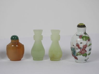 Chine, XXe. 
Ensemble de six tabatières,...