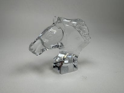 BACCARAT.
Molded crystal paperweight decorated...