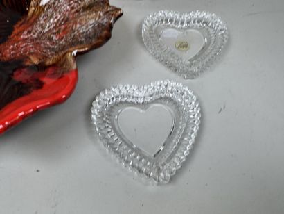 Small lot consisting of: 
- Ceramic leaf-shaped...