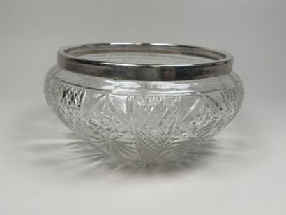 Circular crystal bowl with diamond-point...