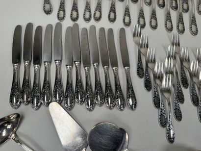 Partie de ménagère en métal argenté, modèle...