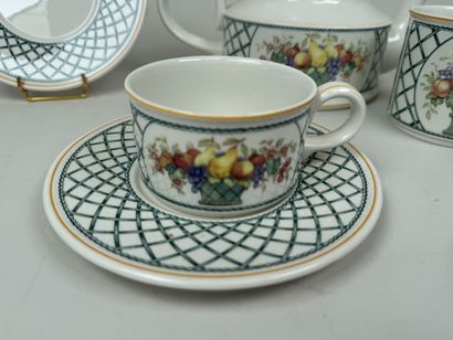 VILLEROY & BOCH.
Modèle BASKET.
Lot en faïence...
