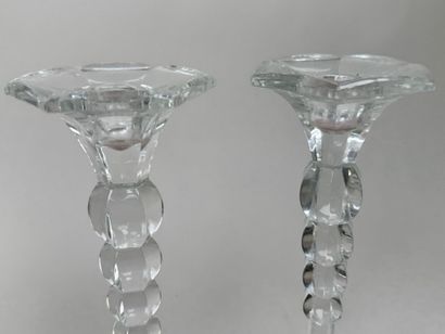 Lot en verre moulé comprenant :
- une paire...