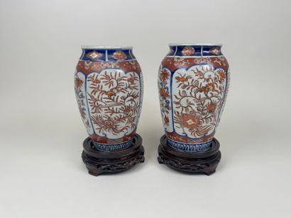 CHINE, XXe.
Paire de vase en porcelaine polychrome...