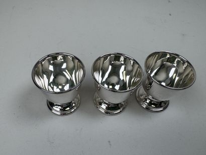 OVALE.
Série de 3 coquetiers en argent 925/1000.
Poids...