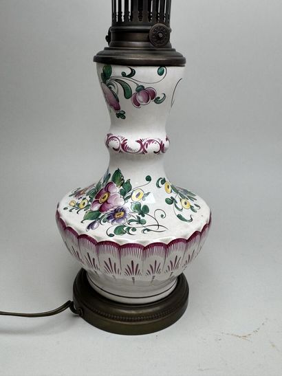 Polychrome earthenware lamp with a floral...