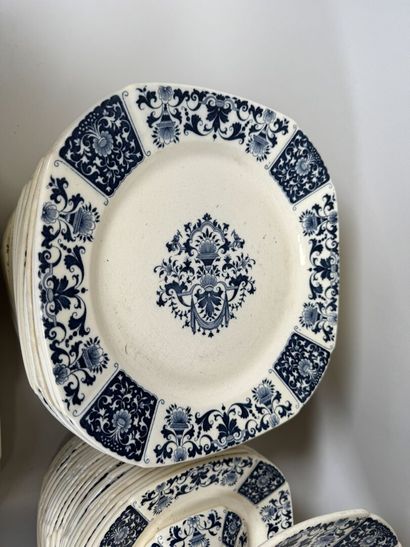 GIEN.
A large set of blue-and-white earthenware...