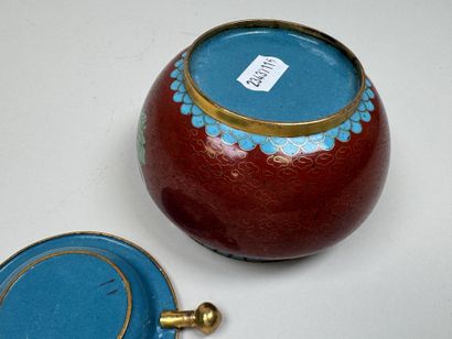 ASIA, 20th century.
Cloisonné enamel ashtray...